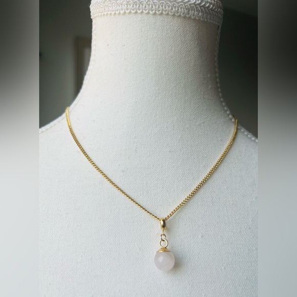 Dainty 18kt Gold Plated Curb Chain with Rose Quartz - Picture 2 of 6